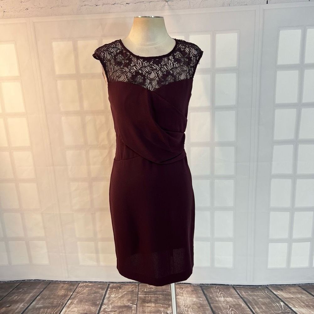 🔥5/$25 sale🔥 Calvin Klein burgundy sleeveless lace neckline sheath dress size 4